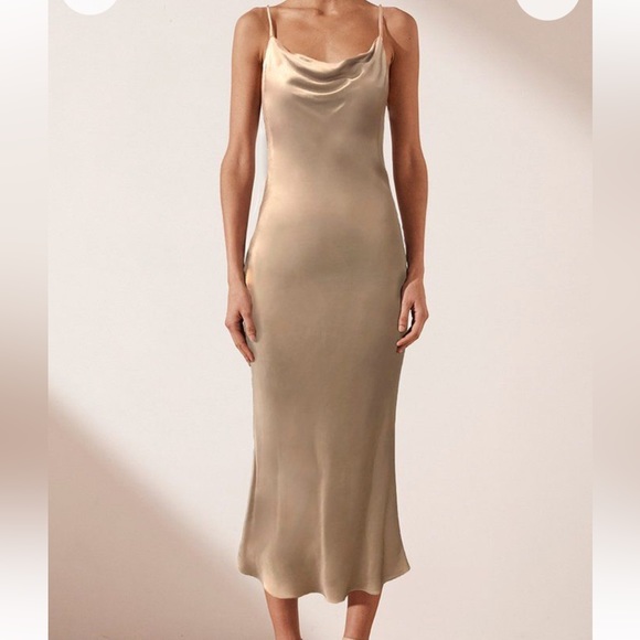 golden globe 2019 dresses Shona Joy - La Lune Plunged Long Sleeve Maxi Dress - Gold main image 1